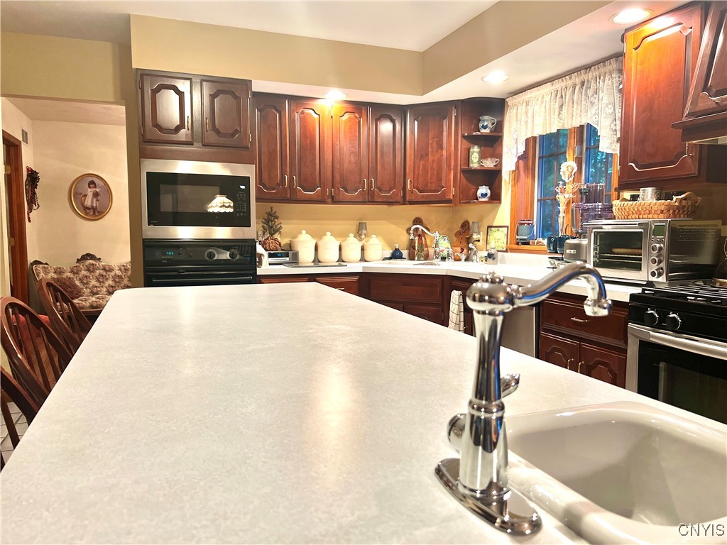 9680 Toby Road Marcy, NY 13403 - Photo 17 of 44 Solid Surface Counters