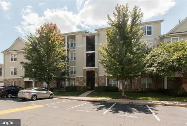 $2,400 | 5106 D Travis Edward Way, Unit 5106D, Centreville, VA 20120