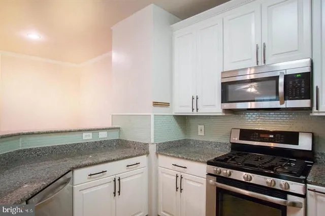 $2,400 | 5106 D Travis Edward Way, Unit 5106D, Centreville, VA 20120