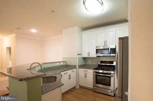 $2,400 | 5106 D Travis Edward Way, Unit 5106D, Centreville, VA 20120