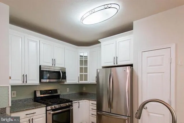 $2,400 | 5106 D Travis Edward Way, Unit 5106D, Centreville, VA 20120