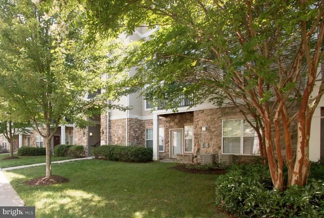 $2,400 | 5106 D Travis Edward Way, Unit 5106D, Centreville, VA 20120