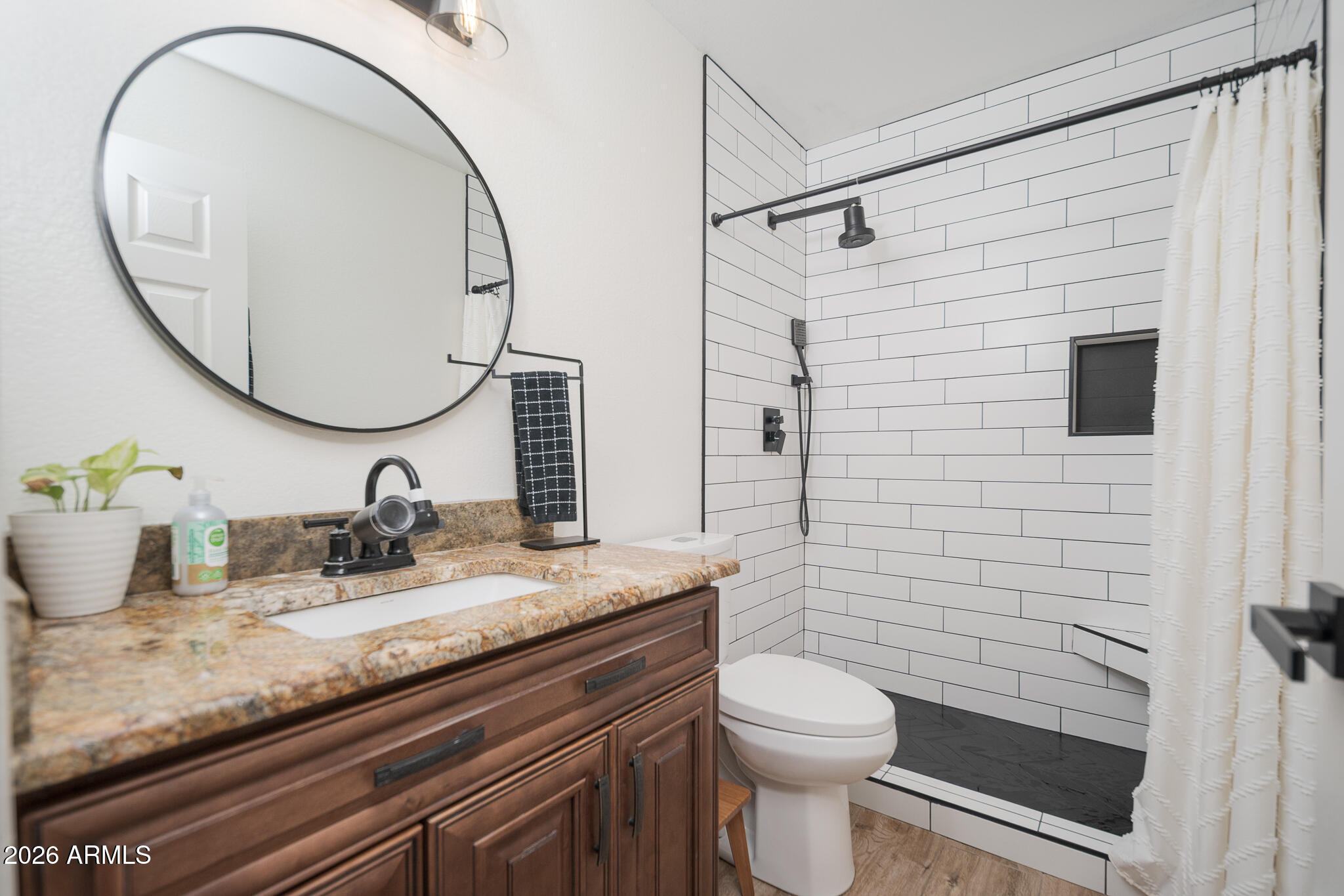 932 North Marble Street Gilbert, AZ 85234 - Photo 21 of 36 Guest Bath