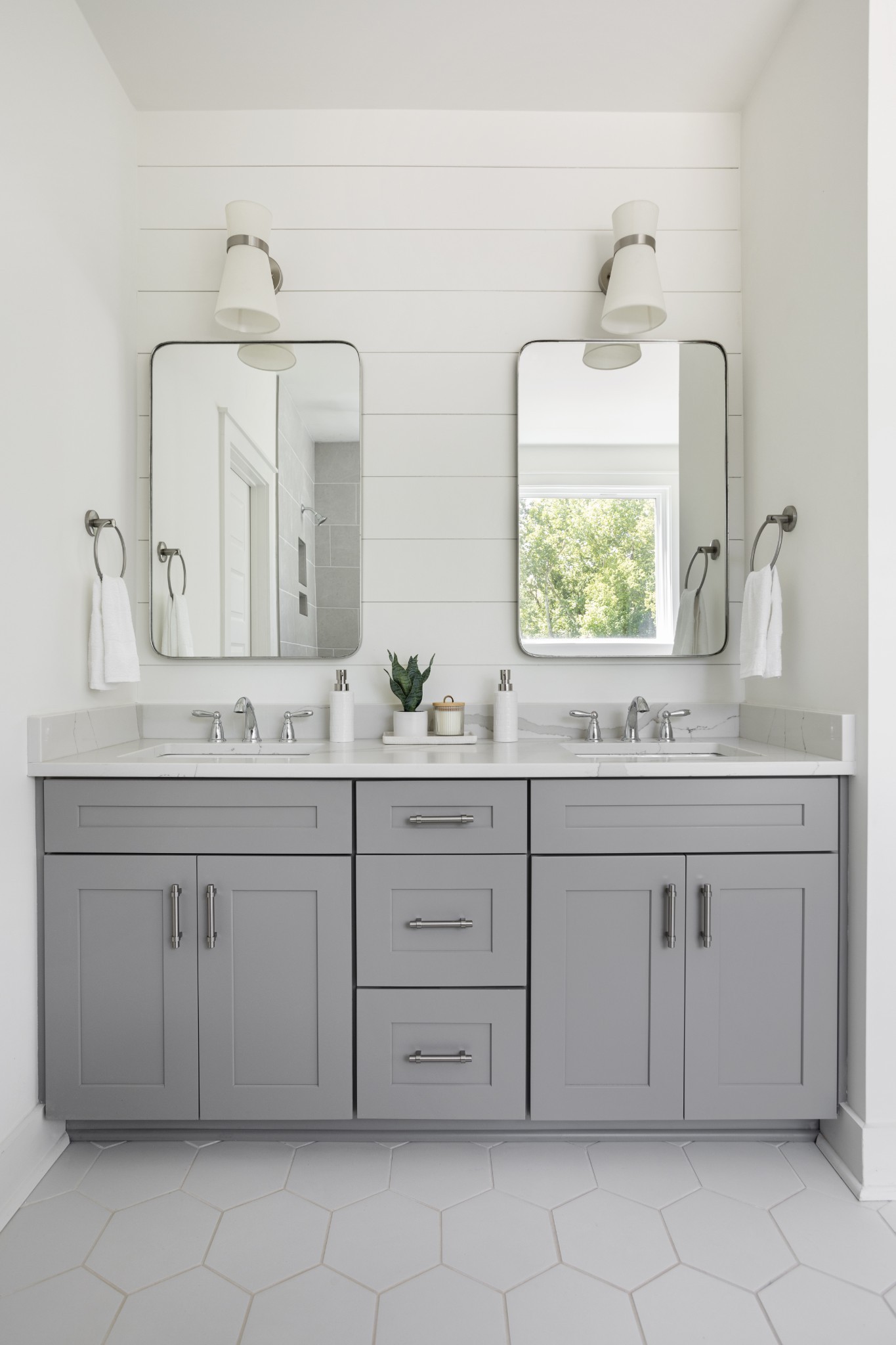 656 Conifer Drive Spring Hill, TN 37174 - Photo 10 of 19 a bathroom with a sink vanity and mirror