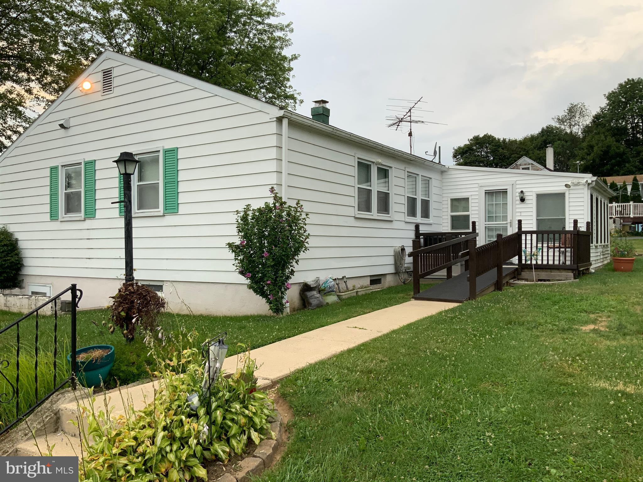 317 Walnuttown Road Fleetwood, PA 19522 - Photo 4 of 32 Gallery Image 4