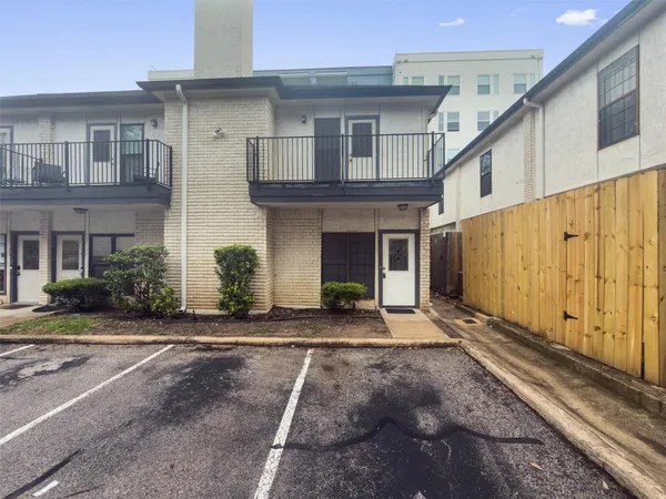 $2,750 | 1307 Kinney Avenue, Unit 148, Austin, TX 78704