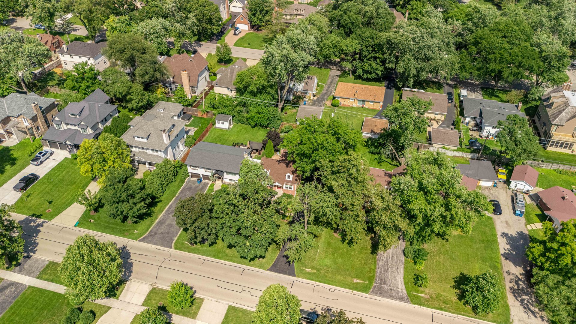 725 North County Line Road Hinsdale, IL 60521 - Photo 30 of 34 an aerial view of residential house with outdoor space and trees all around