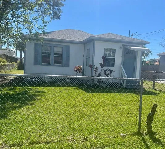 $1,900 | 2013 Ocean View Place, Tampa, FL 33605