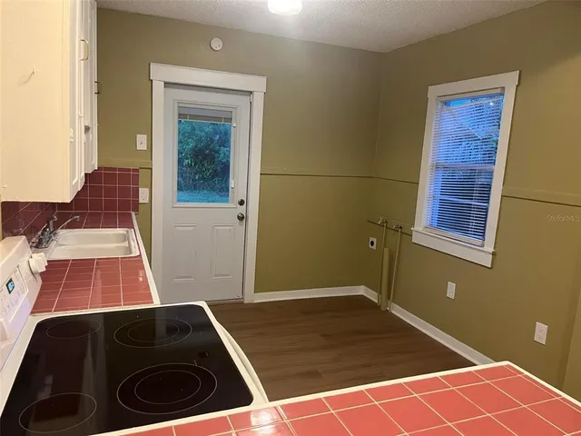 $1,900 | 2013 Ocean View Place, Tampa, FL 33605