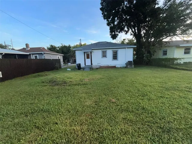 $1,900 | 2013 Ocean View Place, Tampa, FL 33605