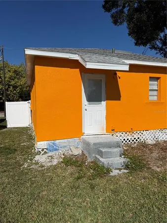 $1,600 | 2013 Ocean View Place, Tampa, FL 33605