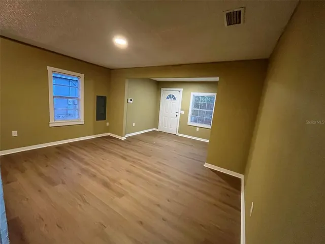 $1,900 | 2013 Ocean View Place, Tampa, FL 33605