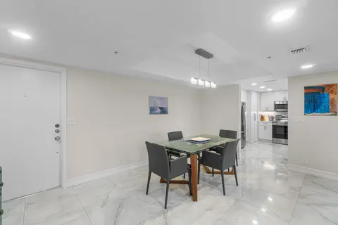 $699,000 | 7768 Lakeside Boulevard, Unit 533, Boca Raton, FL 33434