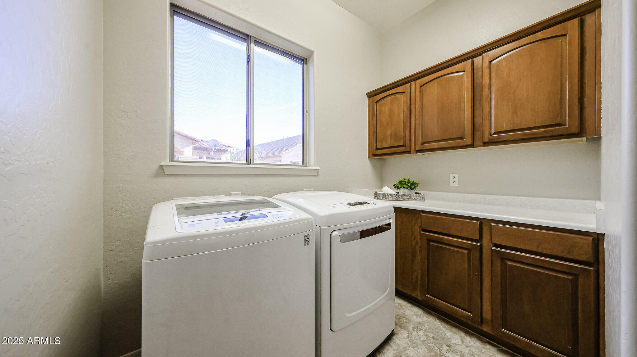 18391 Verdin Road Goodyear, AZ 85338 - Photo 47 of 94 Laundry Room
