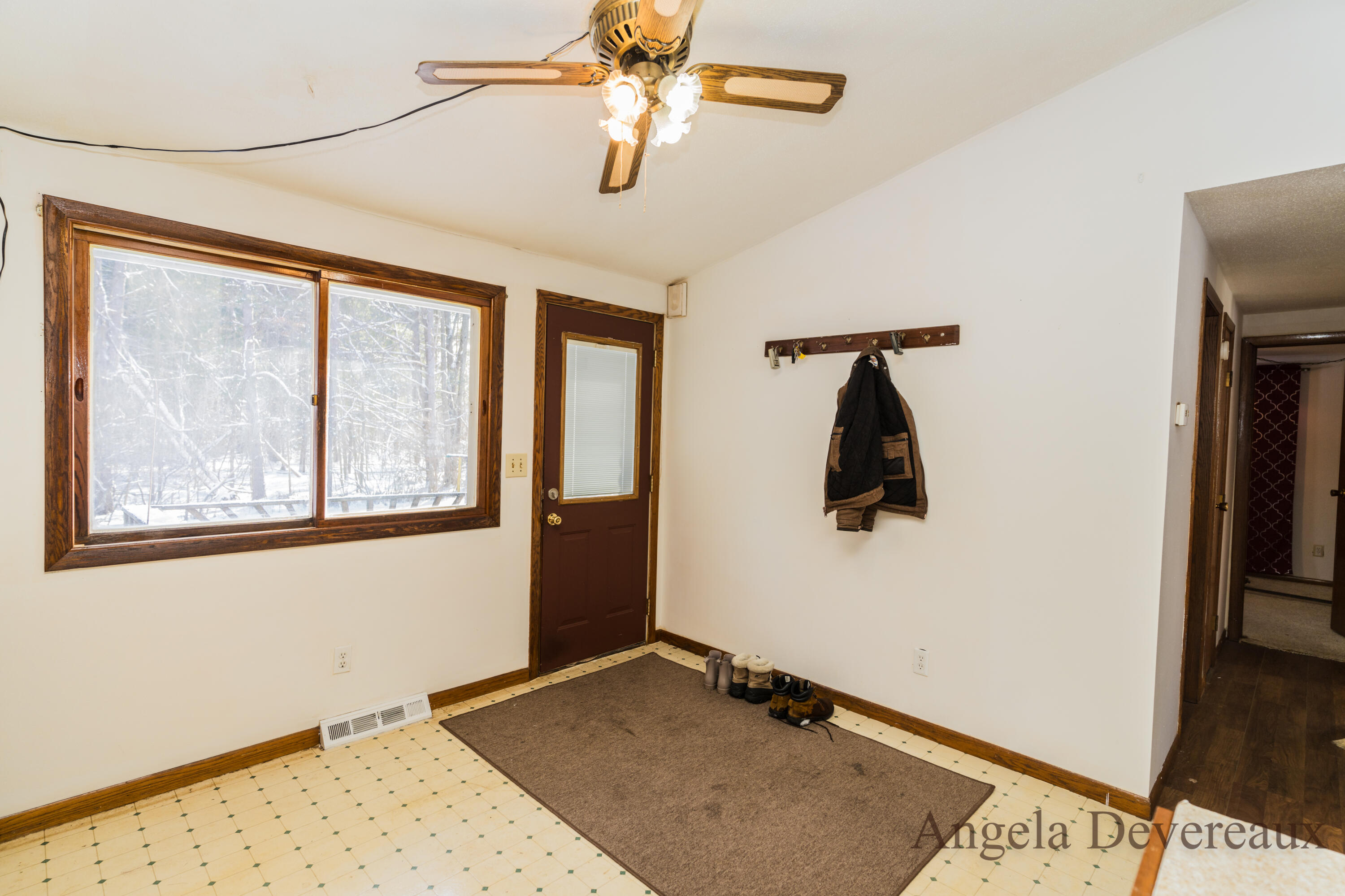 6040 North Hillman Road Six Lakes, MI 48886 - Photo 12 of 35 DSC07806