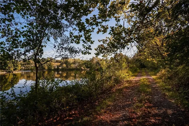 $419,000 | 72nd Street, Parkville, MO 64152