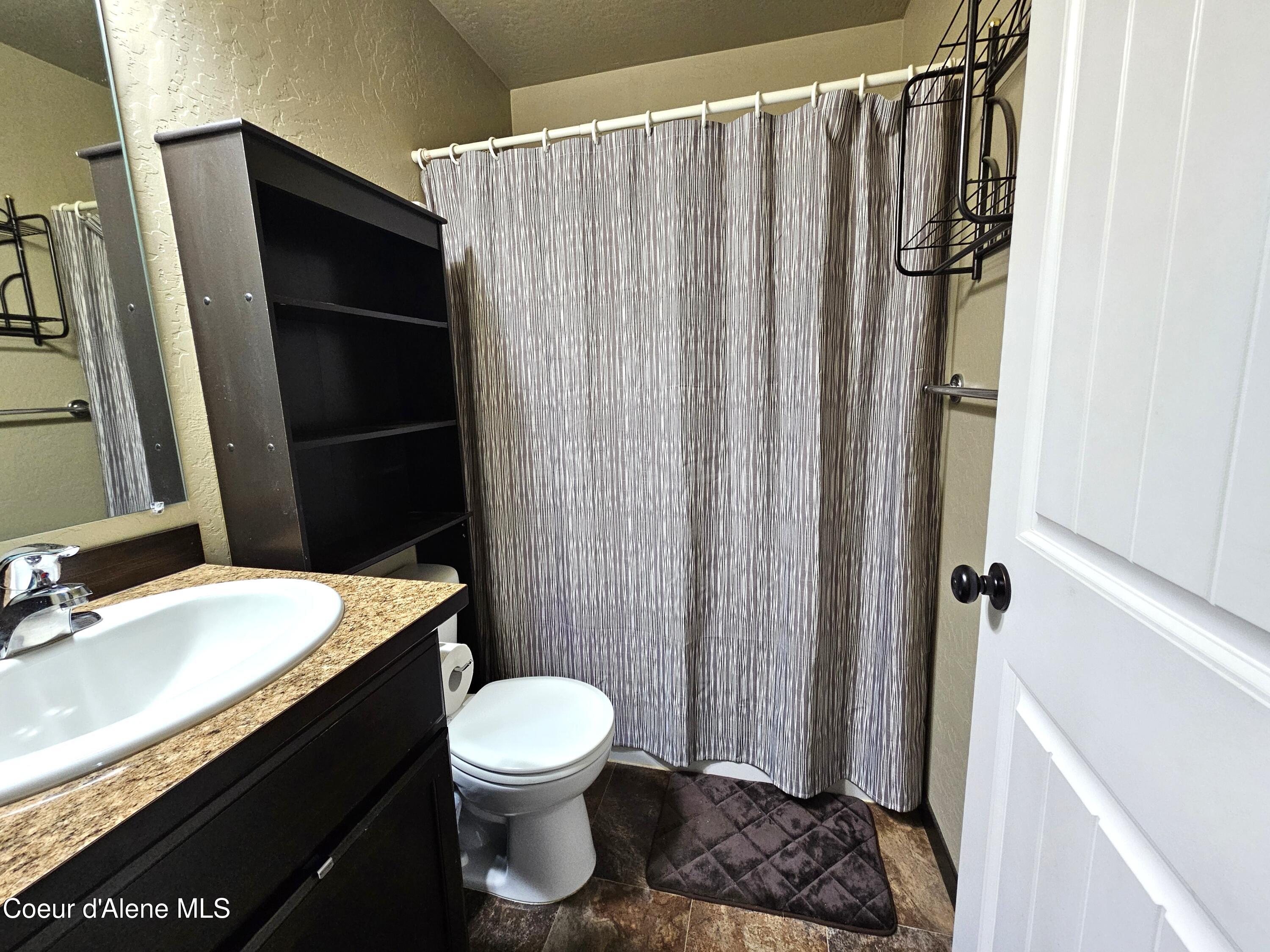 18819 North Ramsey Road Rathdrum, ID 83858 - Photo 17 of 33 Hall Bathroom