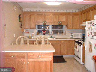 8906 Blue Grass Road Philadelphia, PA 19152 - Photo 2 of 5 Gallery Image 2
