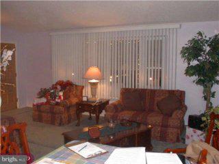 8906 Blue Grass Road Philadelphia, PA 19152 - Photo 3 of 5 Gallery Image 3