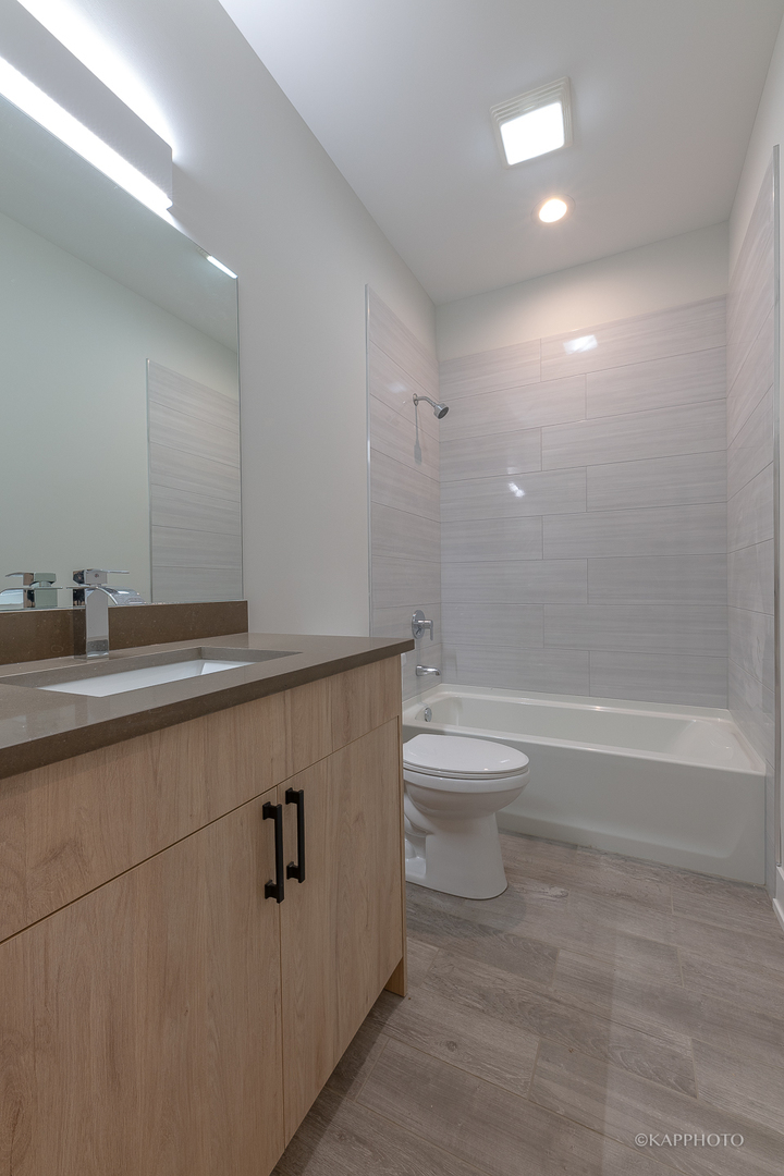 4021 North Keystone Avenue, Unit 1S Chicago, IL 60641 - Photo 17 of 23