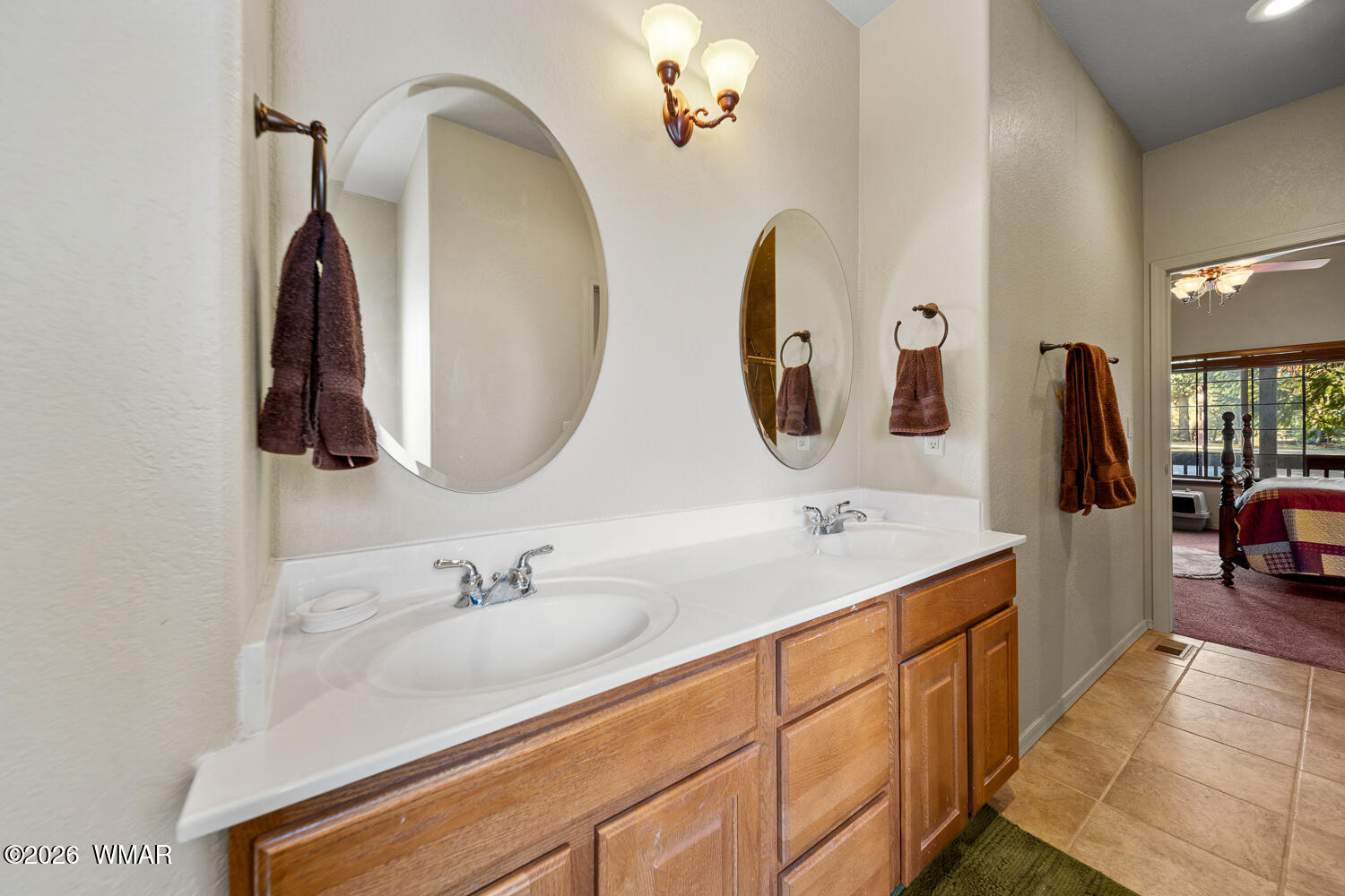 2940 Constellation Lane Overgaard, AZ 85933 - Photo 17 of 86 Primary Bath that serves both bedrooms