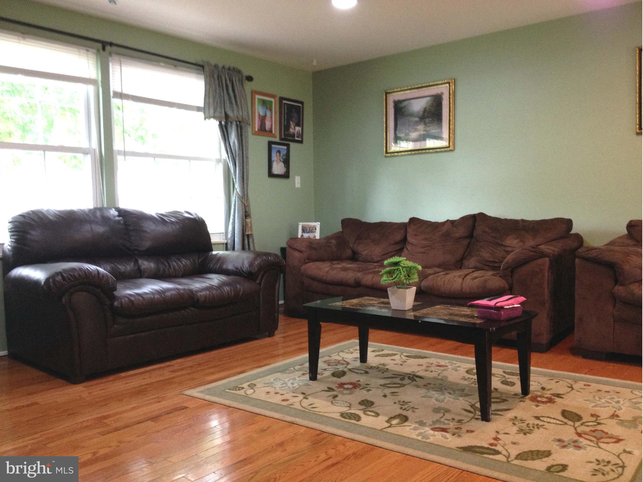 1201 East Beech Road Sterling, VA 20164 - Photo 3 of 11 Living Room
