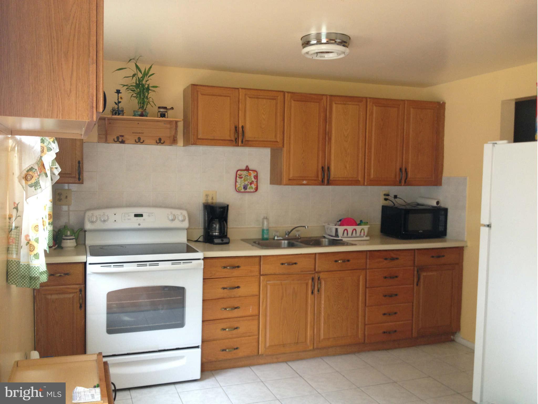 1201 East Beech Road Sterling, VA 20164 - Photo 5 of 11 Kitchen