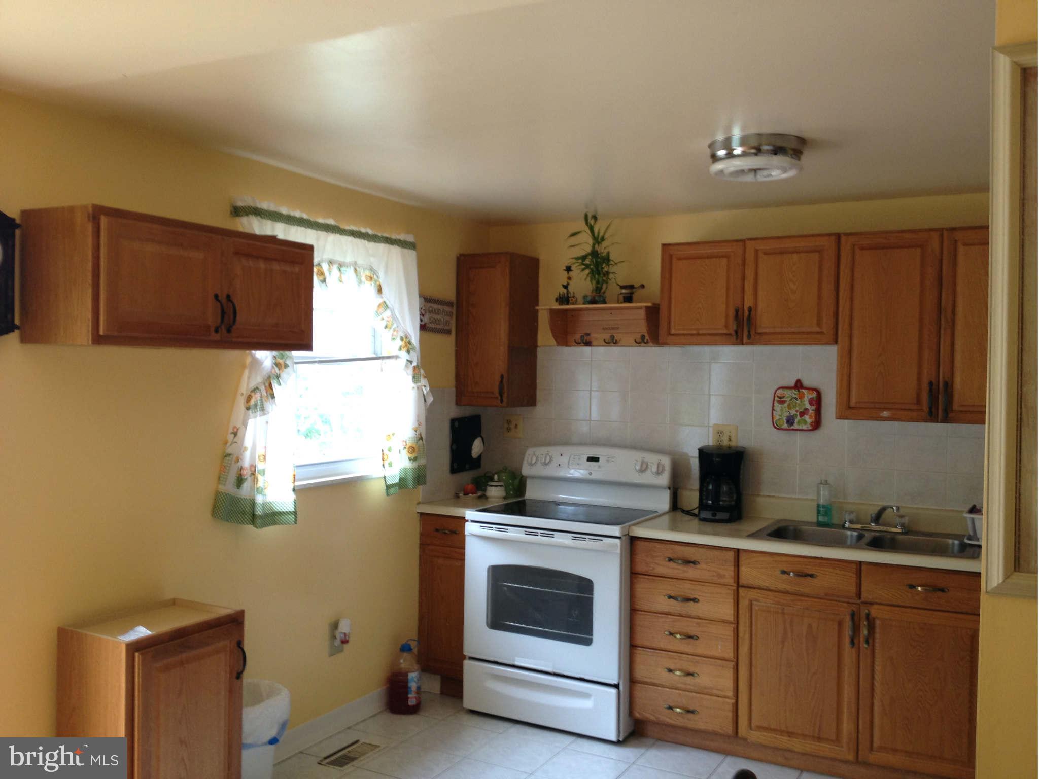 1201 East Beech Road Sterling, VA 20164 - Photo 6 of 11 Kitchen