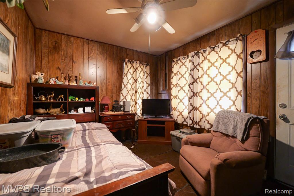 1721 Moffat Road Leonard, MI 48367 - Photo 8 of 38