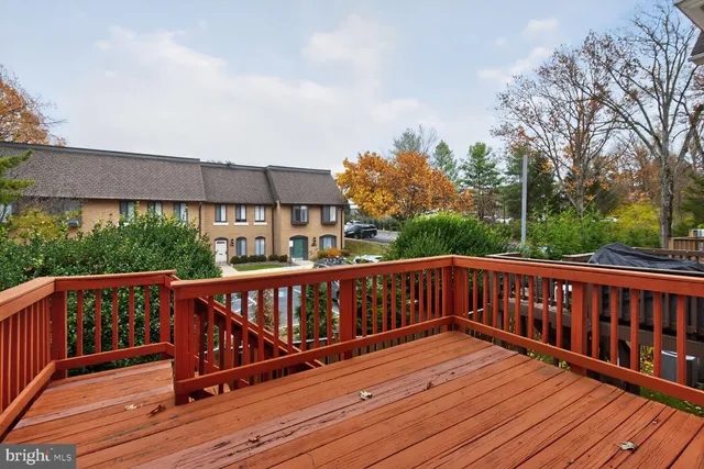 a picture of a bench in a cabinet