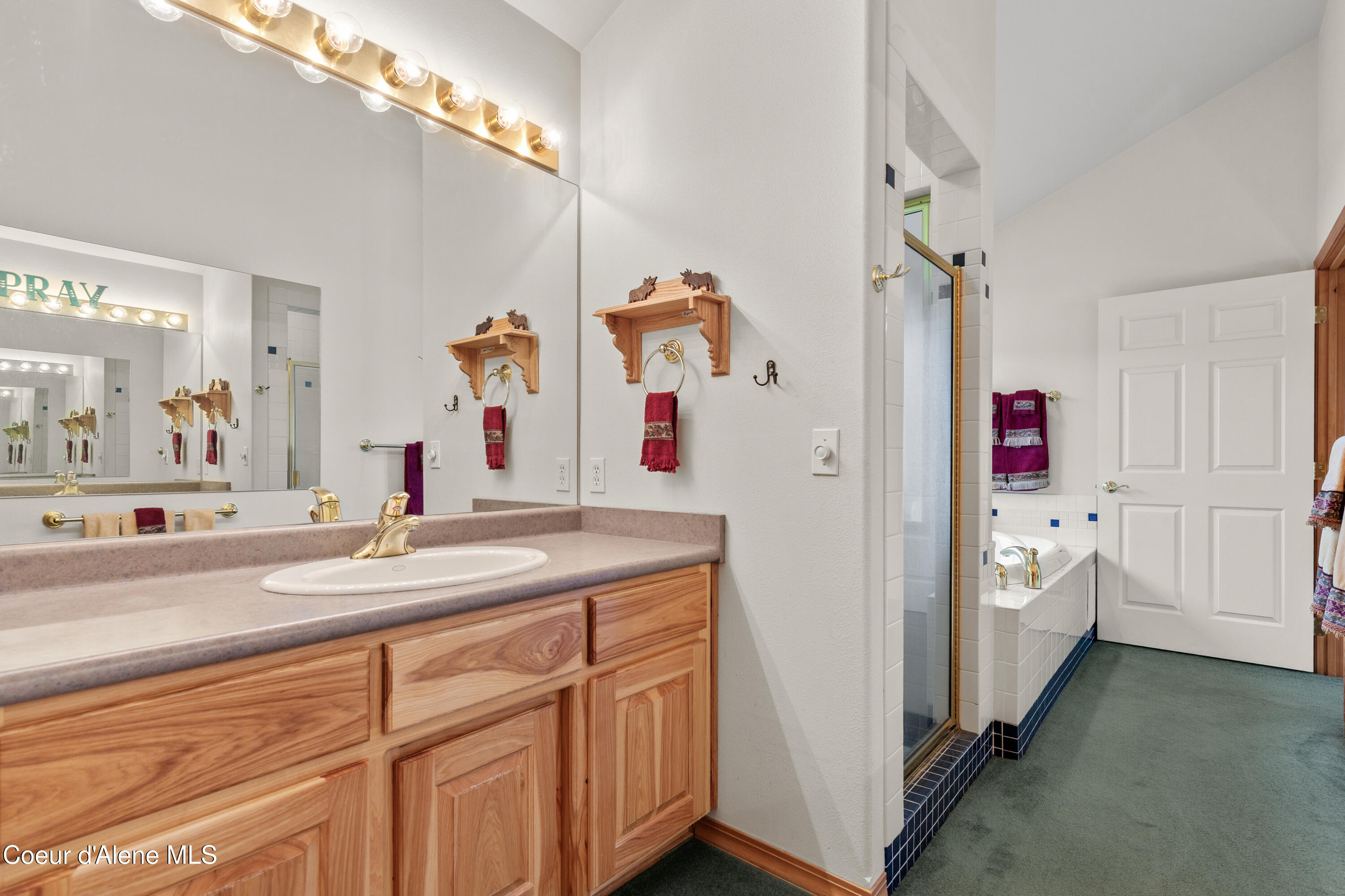 664 Stoneridge Road Blanchard, ID 83804 - Photo 17 of 40 Primary Bath