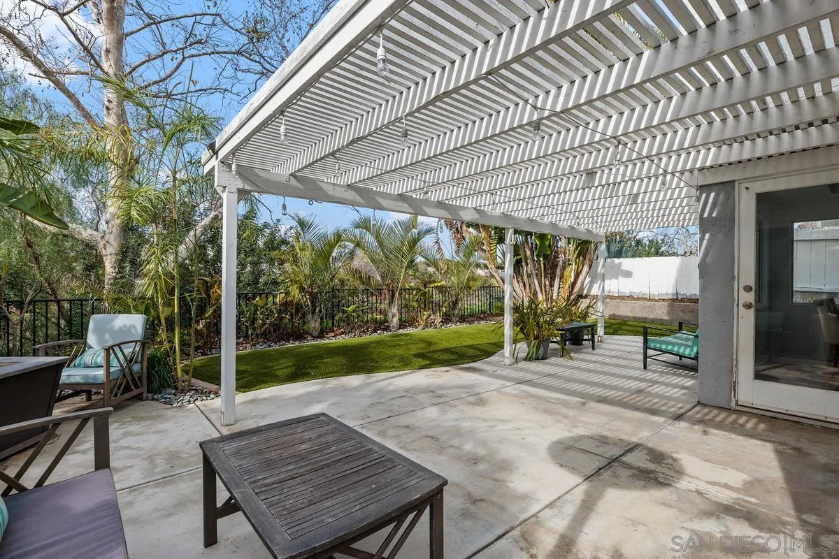 14680 Carmel Ridge Road San Diego, CA 92128 - Photo 29 of 33 a patio with table and chairs and potted plants