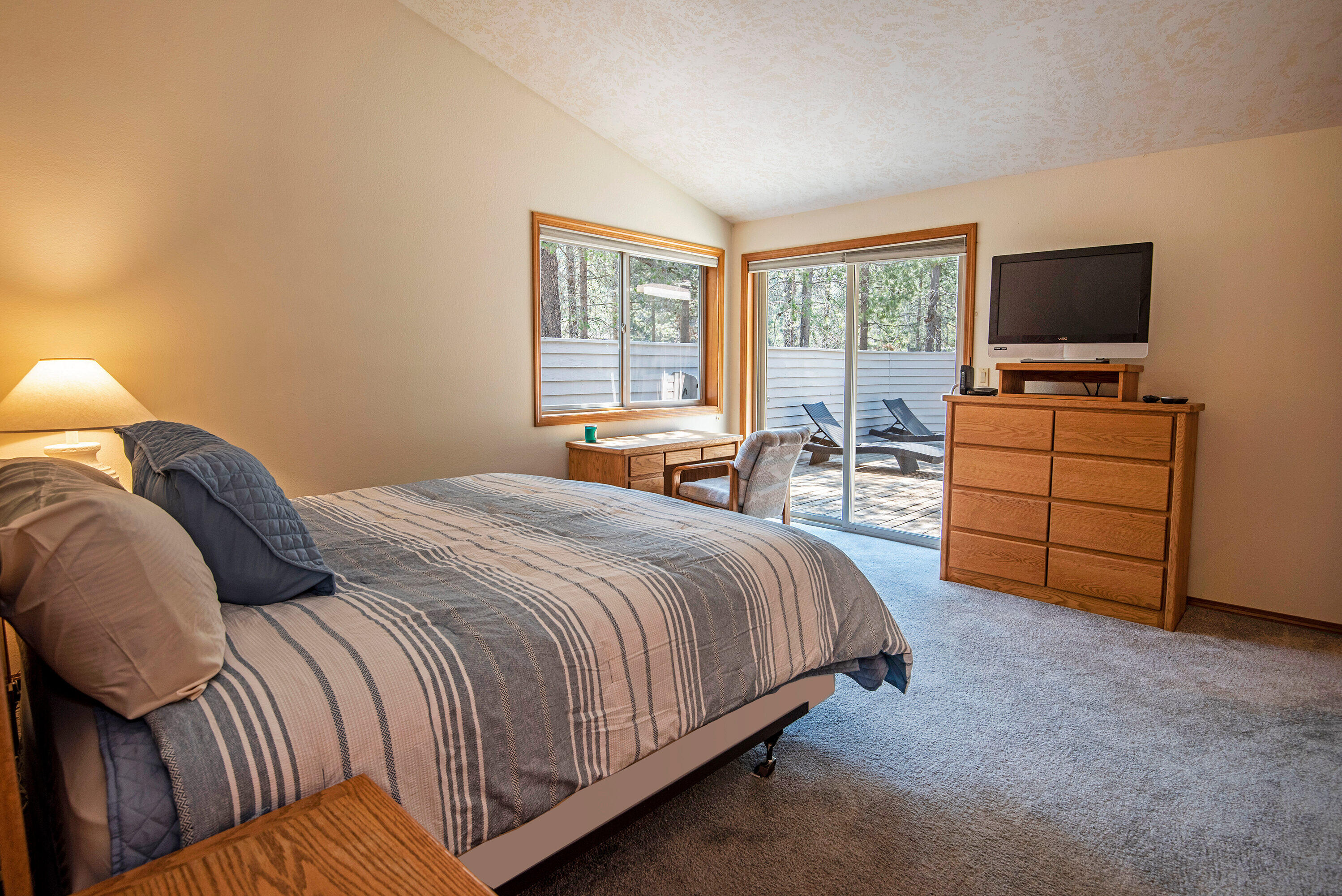 57700 Filbert Lane, Unit 5 Sunriver, OR 97707 - Photo 7 of 18 07