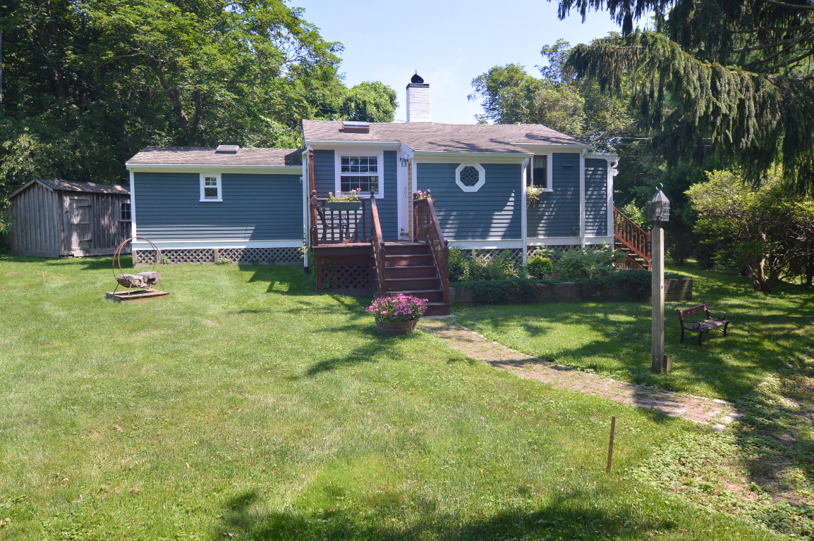 377 3rd Beach Road Middletown, RI 02842 - Photo 2 of 2