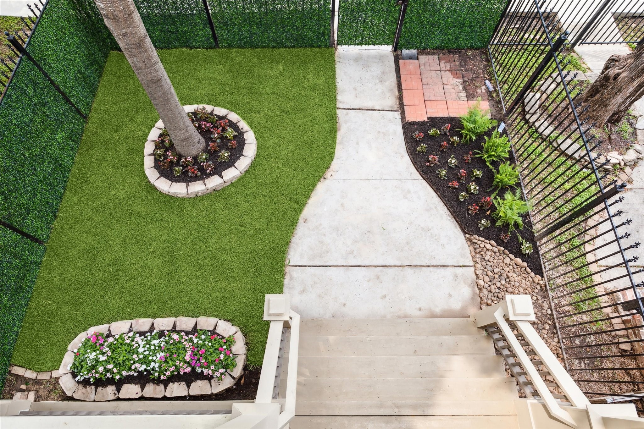 809 West 20th Street Houston, TX 77008 - Photo 23 of 39 an aerial view of a house having outdoor space