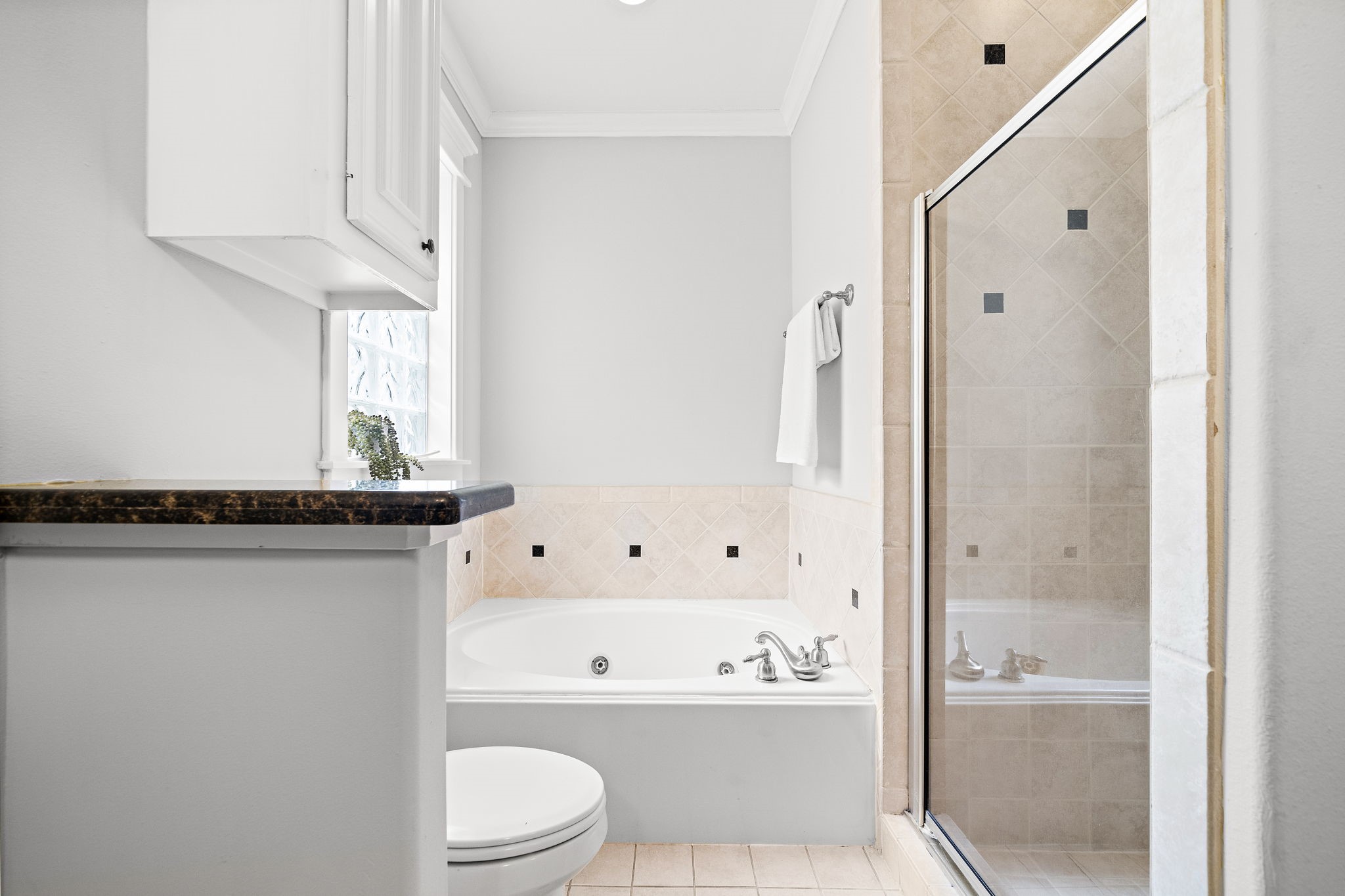 809 West 20th Street Houston, TX 77008 - Photo 25 of 39 a bathroom with a sink a toilet and shower