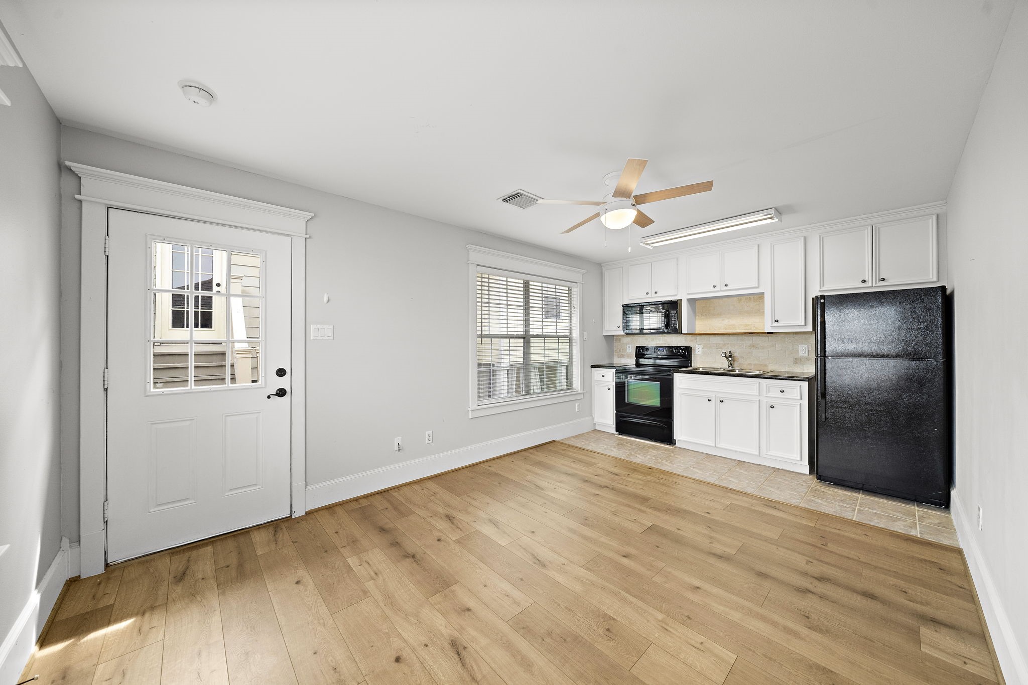809 West 20th Street Houston, TX 77008 - Photo 32 of 39 a kitchen with granite countertop a refrigerator oven a sink dishwasher and white cabinets next to a window
