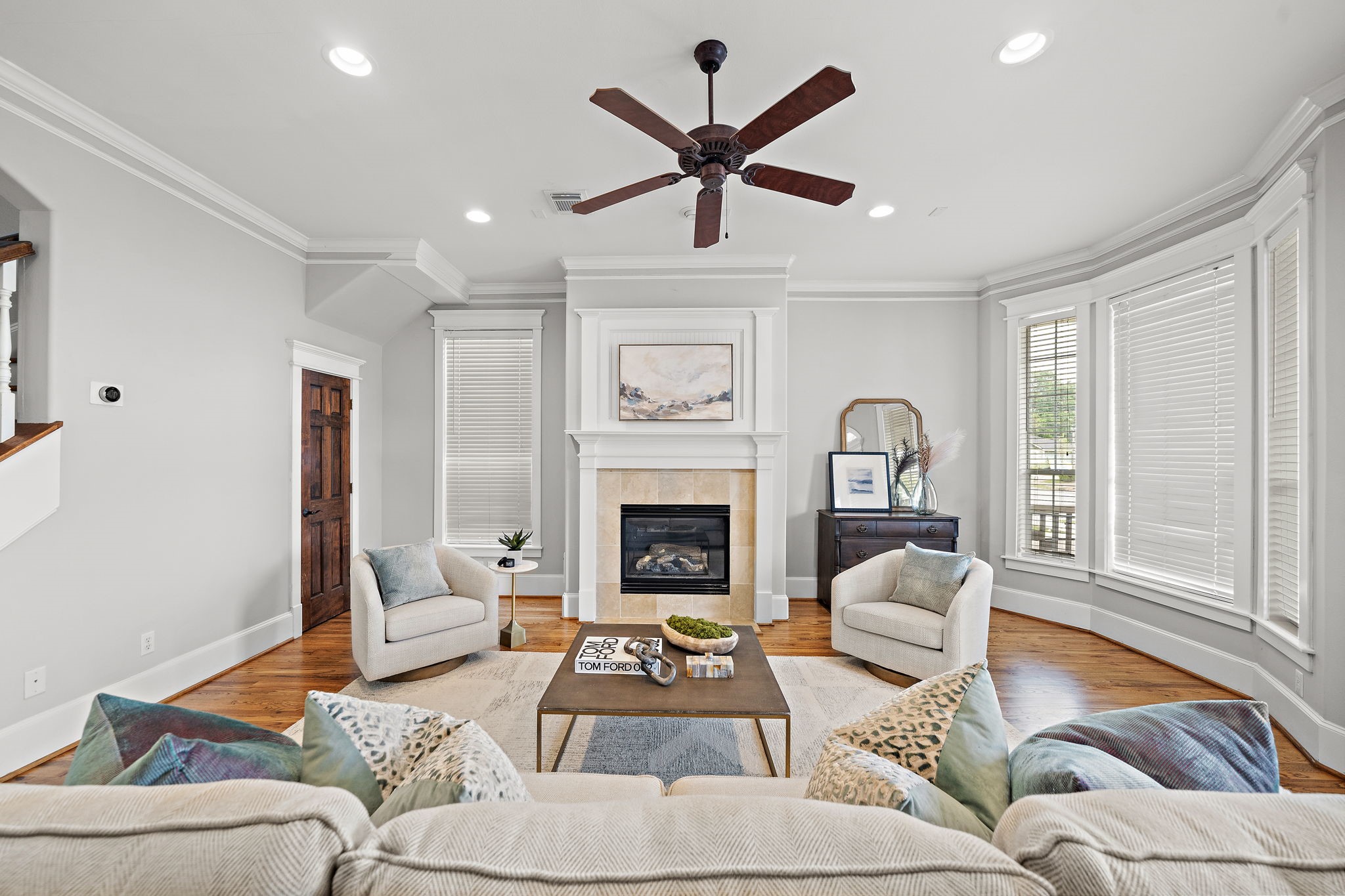 809 West 20th Street Houston, TX 77008 - Photo 9 of 39 a living room with furniture a fireplace and a large window