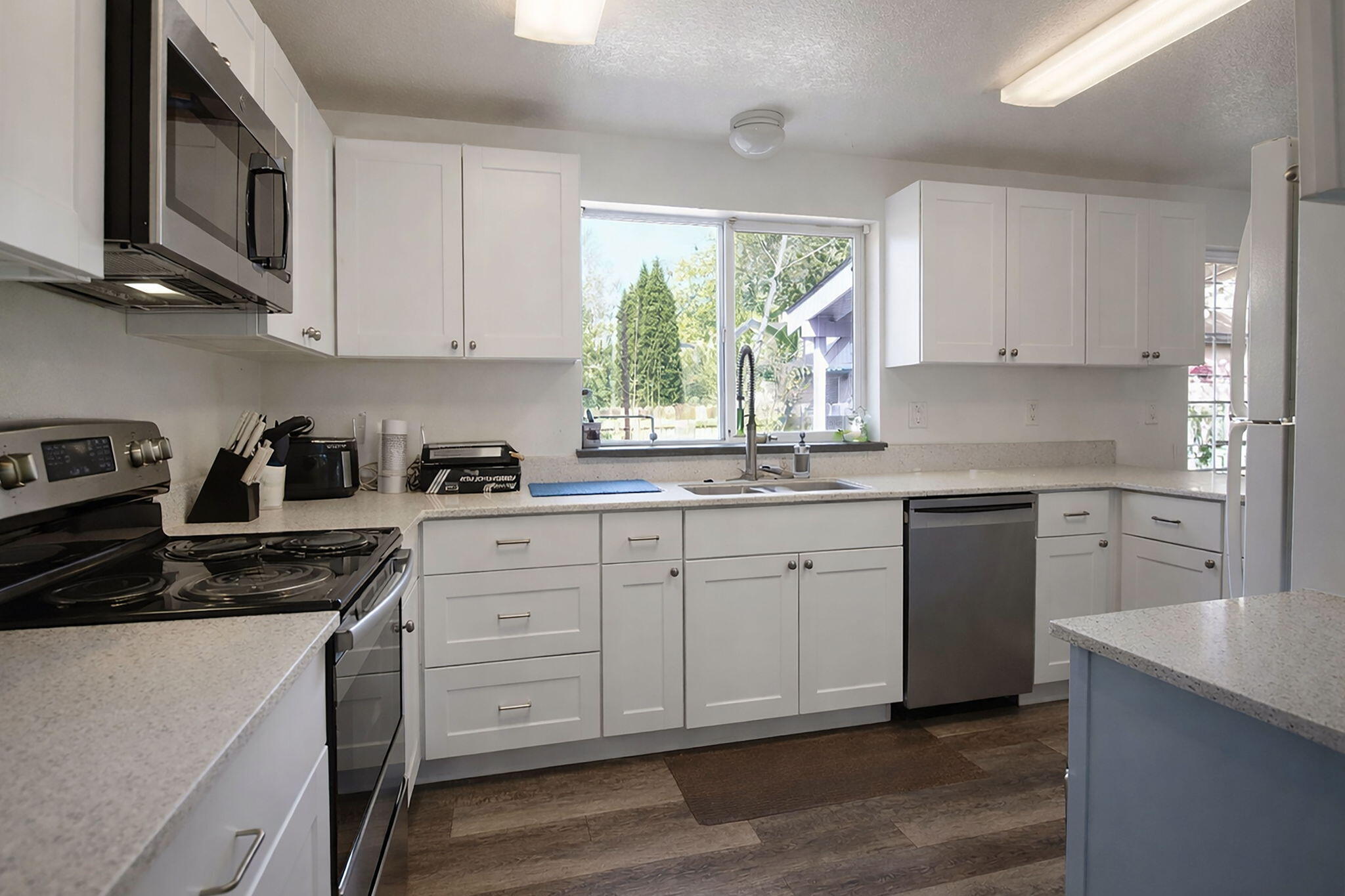 2934 Northeast Wells Acres Road Bend, OR 97701 - Photo 8 of 24 Kitchen