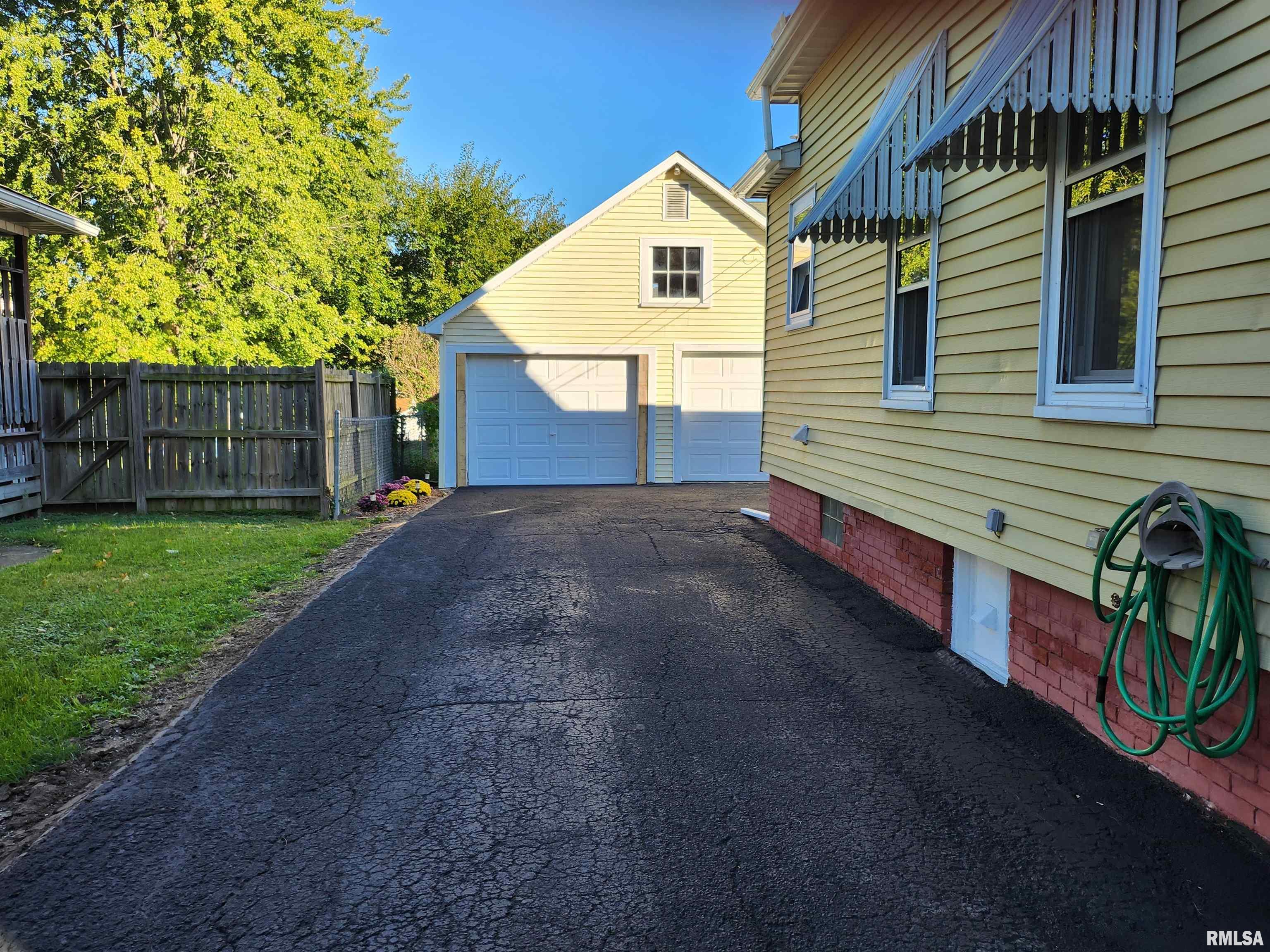 381 West Maple Street Canton, IL 61520 - Photo 2 of 48 Gallery Image 2