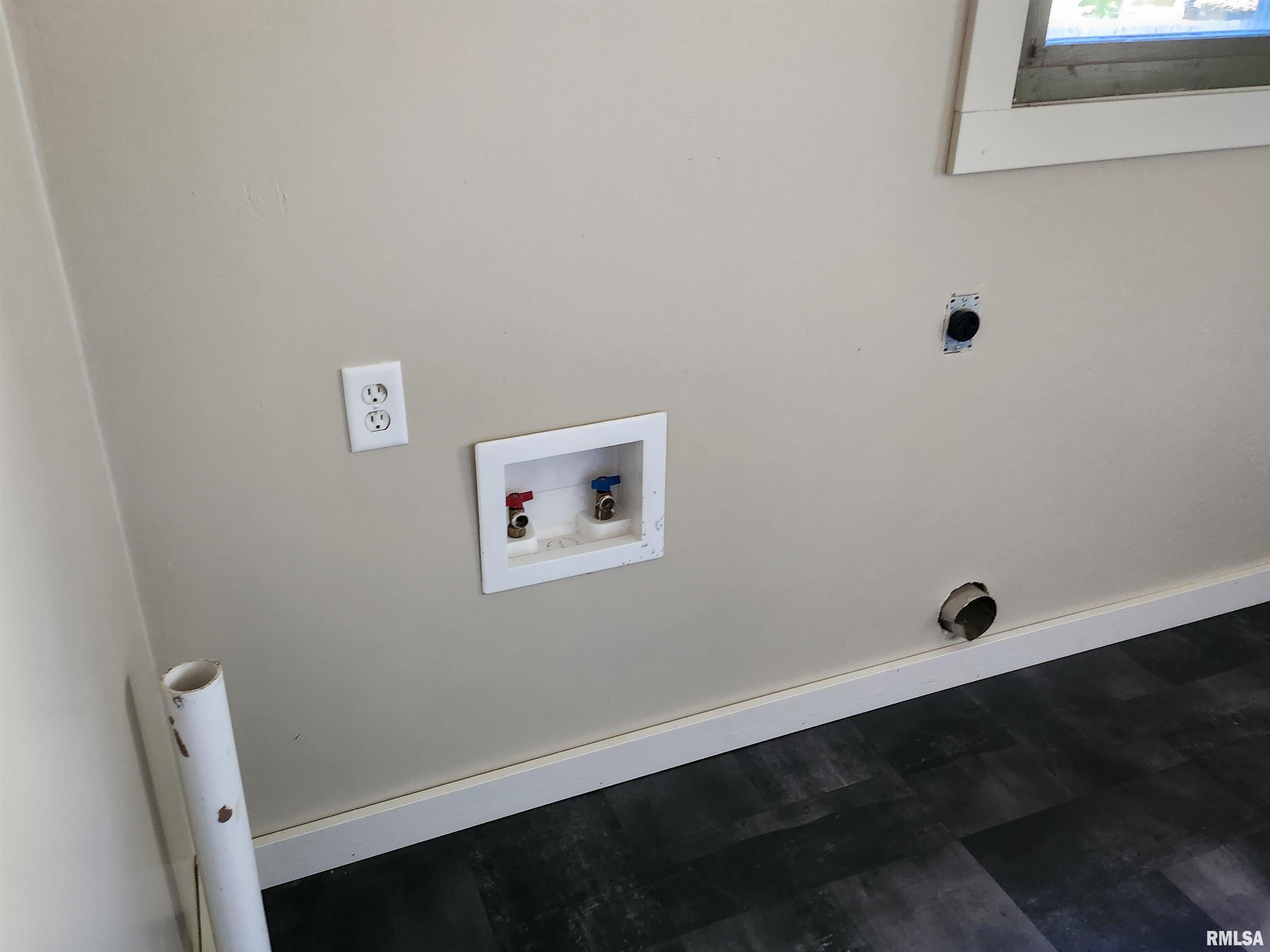 381 West Maple Street Canton, IL 61520 - Photo 26 of 48 Gallery Image 26