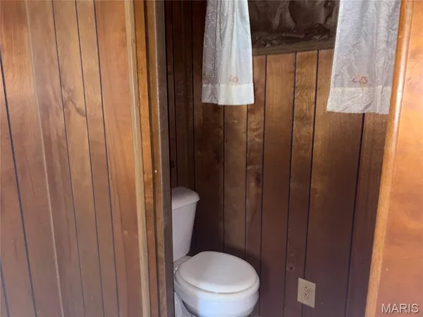 $20,000 | 218 East Jefferson Street, Girard, IL 62640