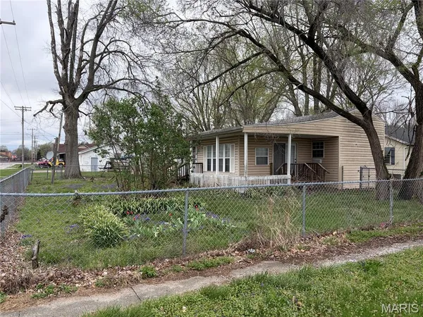 $20,000 | 218 East Jefferson Street, Girard, IL 62640