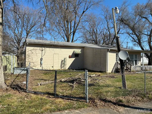 $20,000 | 218 East Jefferson Street, Girard, IL 62640