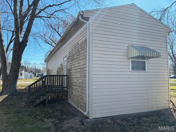 $20,000 | 218 East Jefferson Street, Girard, IL 62640