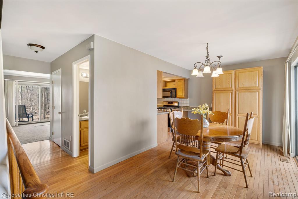 1413 Oakbrook Rochester Hills Rochester, MI 48307 - Photo 3 of 30