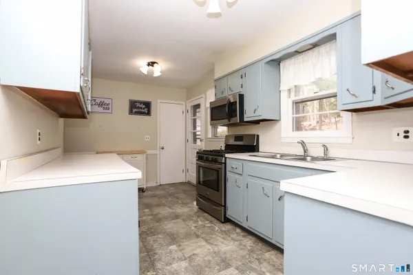 $429,000 | 1 Rockwood Lane, Danbury, CT 06811