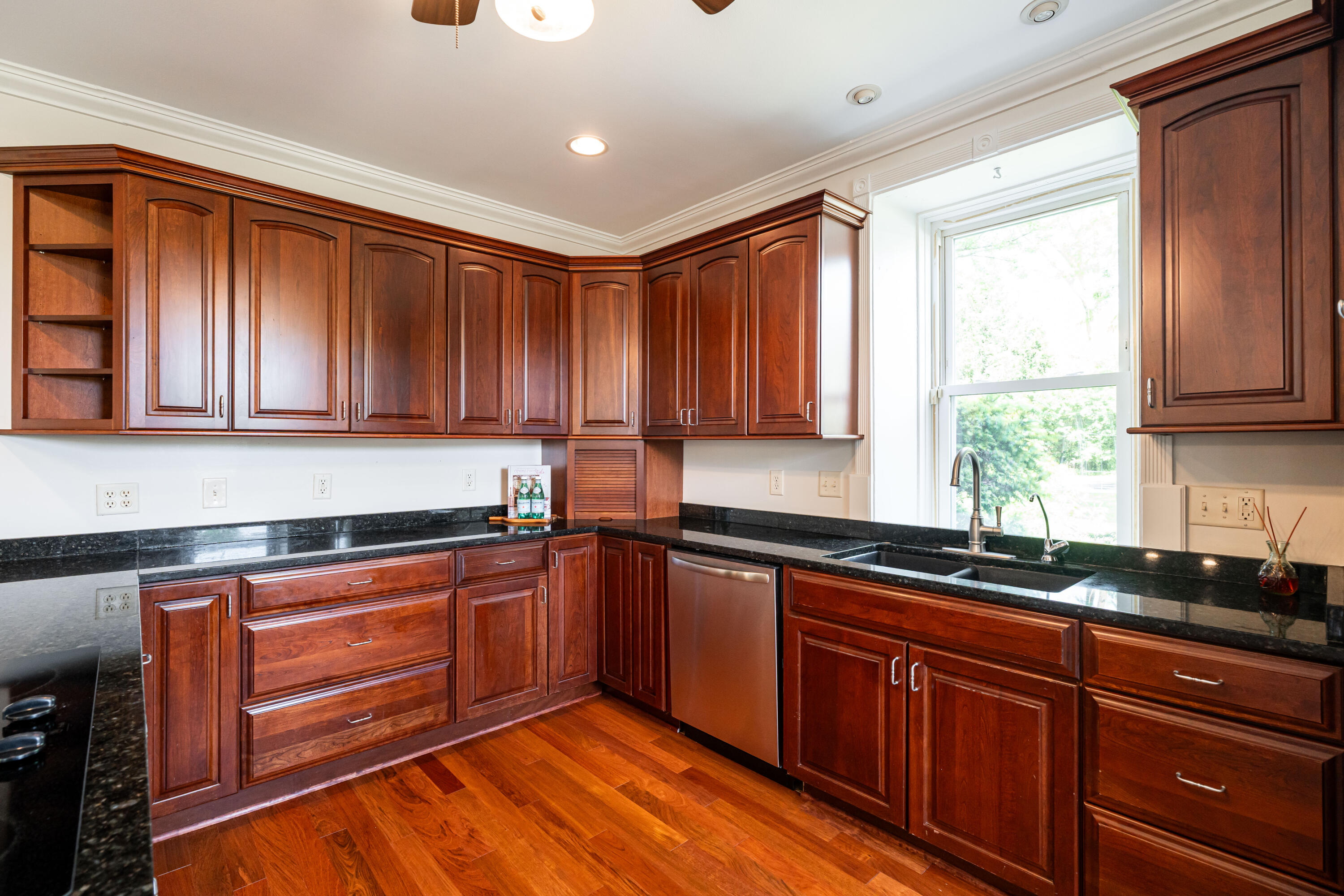 628 North Port Washington Road Grafton, WI 53024 - Photo 7 of 47 Kitchen