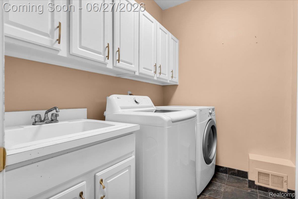 1781 Westridge Drive Rochester, MI 48306 - Photo 27 of 56 19-1781 Westridge Dr_18.jpg