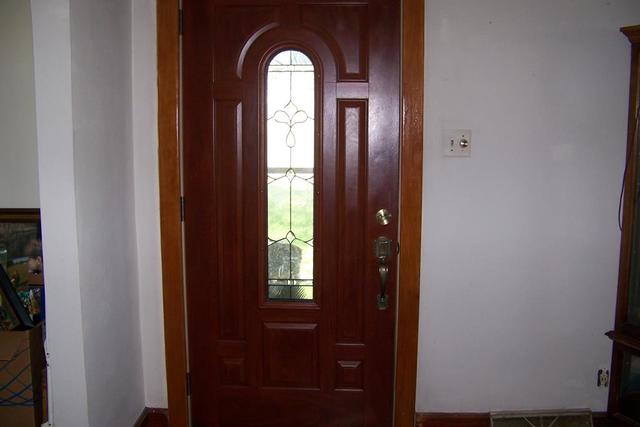 4265 North 3350 E Road Chatsworth, IL 60921 - Photo 9 of 22 a view of an entryway with a mirror